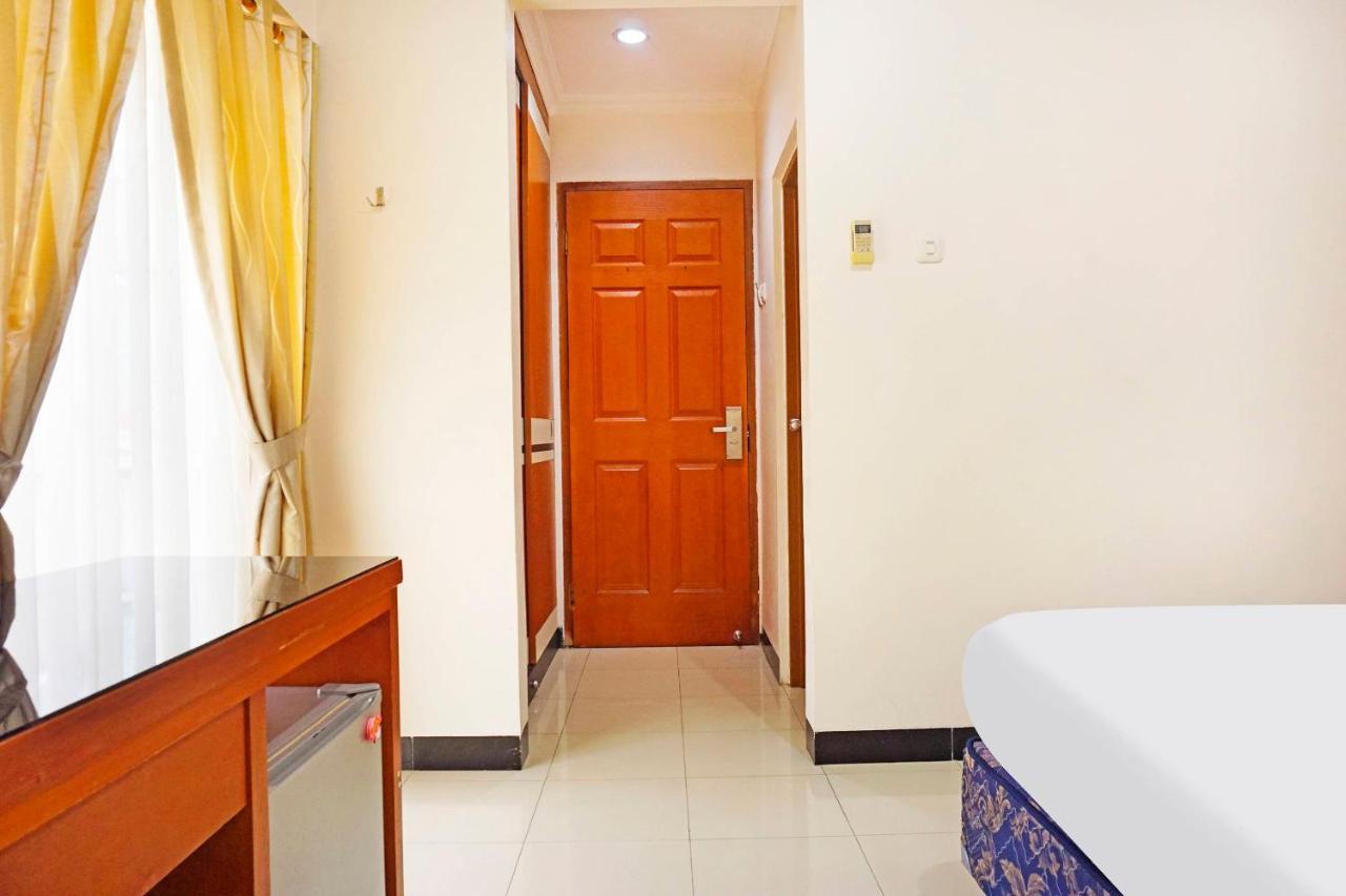 Collection O 91380 Golden Mansion Jakarta Exterior photo